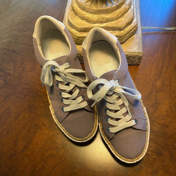 Like new Dolce Vita YaYa Gray Canvas Platform Sneaker size 8 - Picture 3 of 9